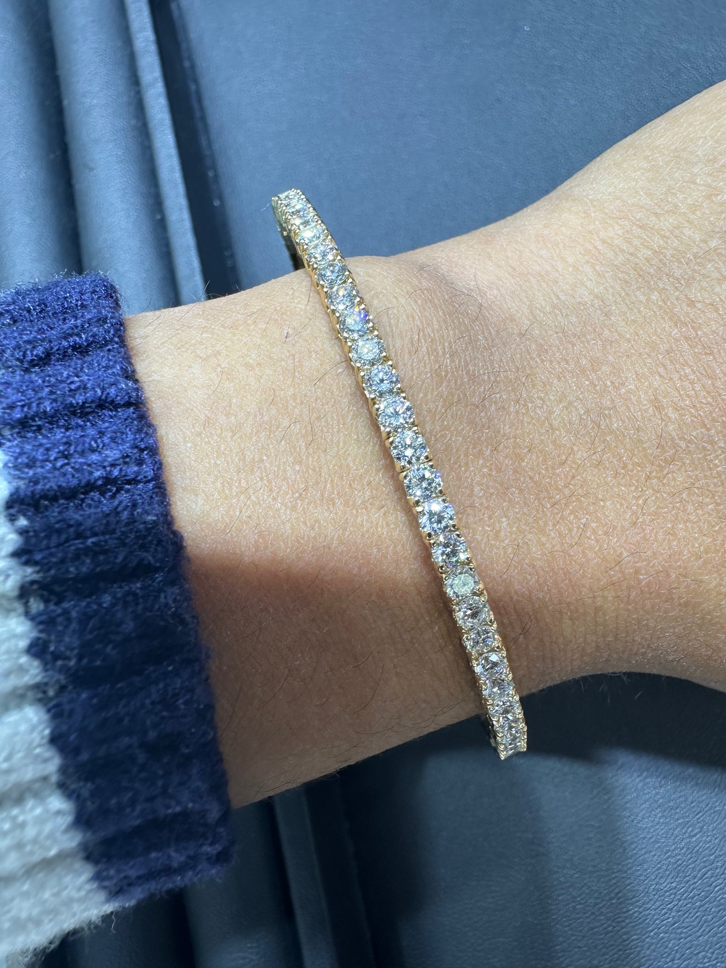 14KT YELLOW GOLD LABGROWN BANGLE