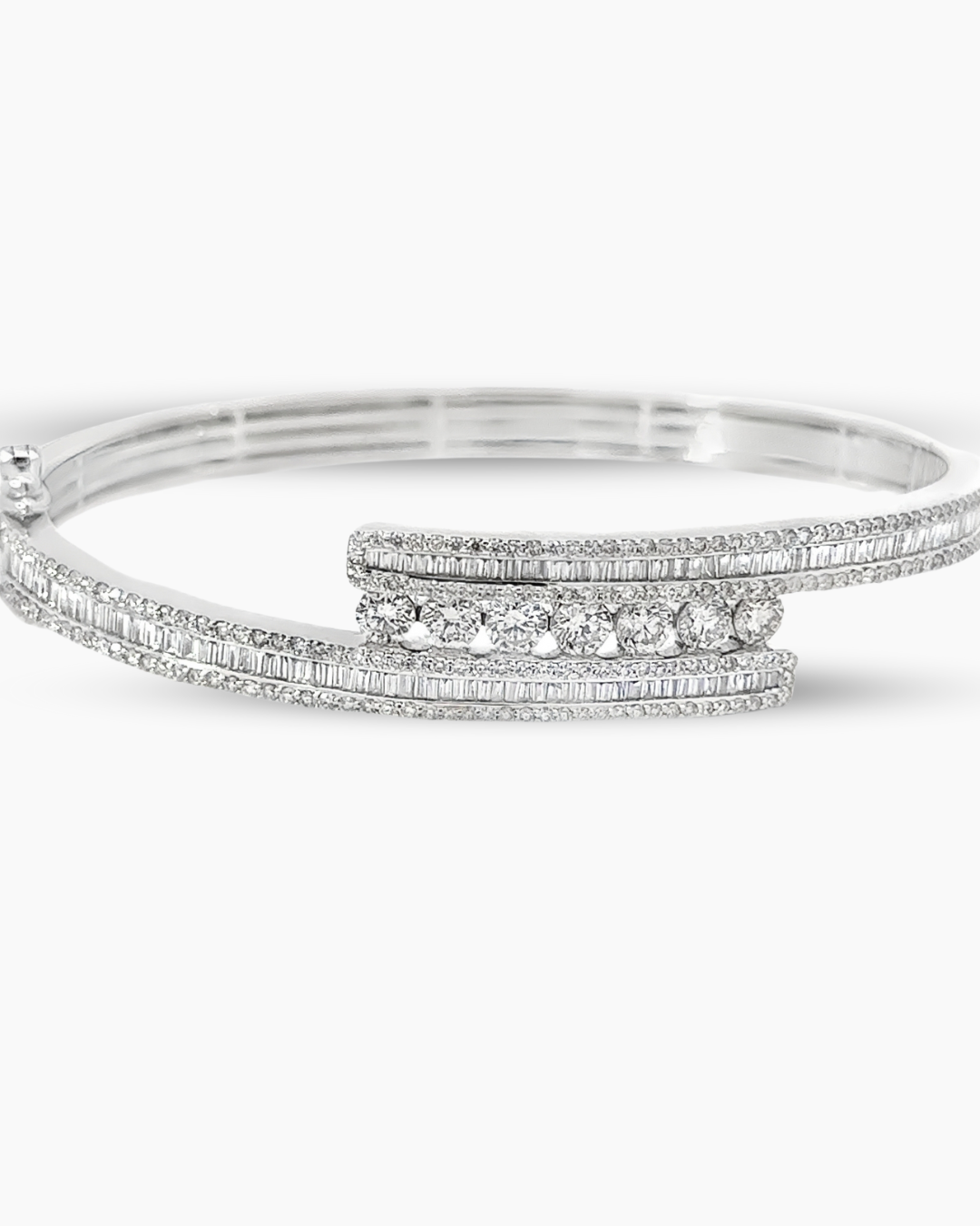 10KT White Gold Natural Diamond Bangle